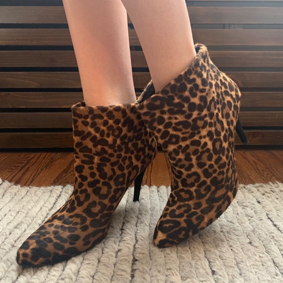 Stuart Weitzman Leopard Print Fur Suede Boots - Picture 6 of 8